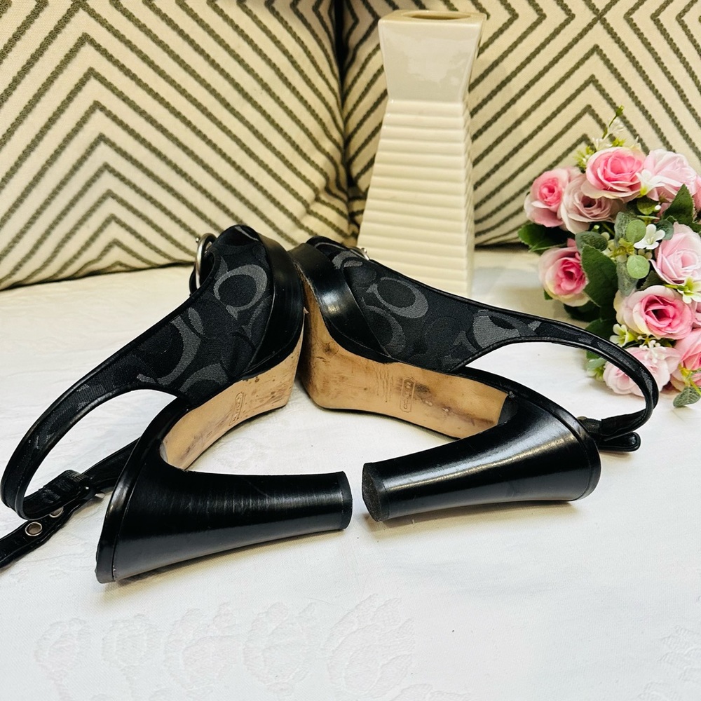Coach Signature Logo with Black Leather Heel, Size 8 - Picture 5 of 15